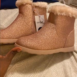 Cute NWT Rose Gold glitter boots with fur inside